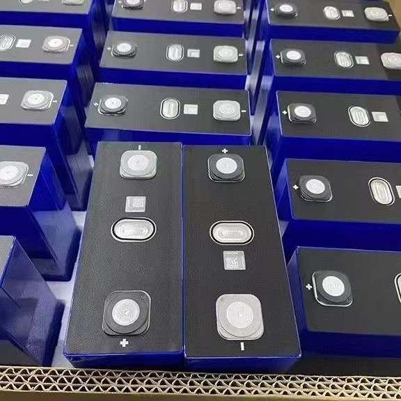 3.2V 171Ah Lithium Iron Phosphate (LiFePO4) Battery Cell — High-Capacity Single Unit for Solar and Outdoor Energy Storage Applications