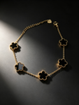 Stylish four-leaf clover bracelet—a versatile design