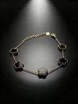 Stylish four-leaf clover bracelet—a versatile design
